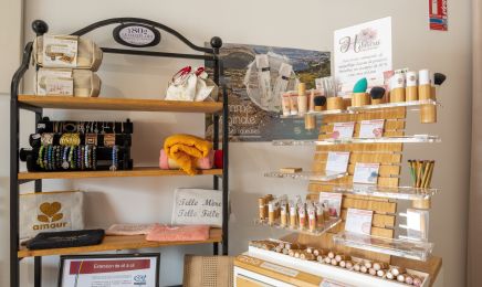 Hibiscus Soins et Beauté : Manucure à Alès