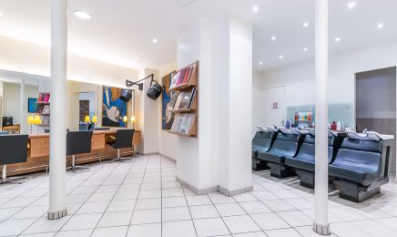 Initial : Coiffeur à Paris