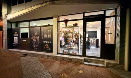 By Maria Natola : Coiffeur à Frameries