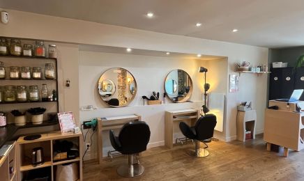 Un Hair Naturel - Place Viarme  : Coiffeur à Nantes