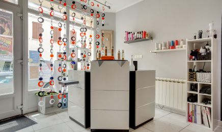 Un instant Coiffure : Manucure à Montesquieu-Volvestre