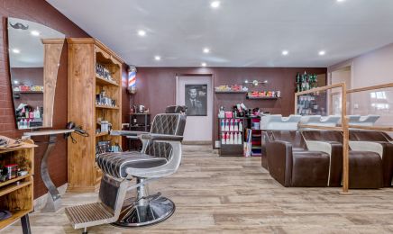 Chic en couleur : Coiffeur à Évron