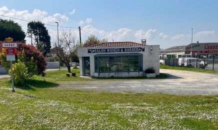 Women and Barber : Coiffeur à Saint-Just-Luzac