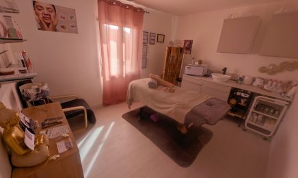 MOANA MASSAGE & ESTHÉTIQUE  : Institut de beauté à Le Thou