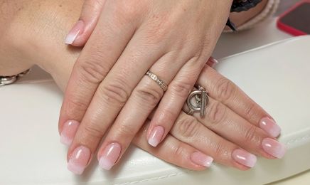 Angèle beauté  : Manucure à Piolenc