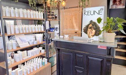 Le 825  : Coiffeur à Anse
