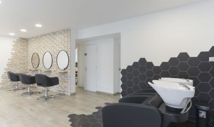 Parenthèse : Coiffeur à Le Trait