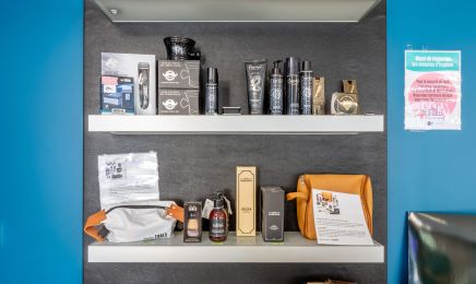 Couleurs du temps : Coiffeur à Saint-Jean-d'Angély