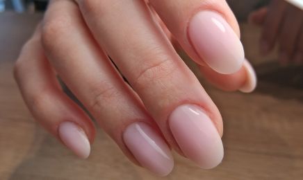 Beauty Bar Olena Krotova: Nagelstudio in Heiningen