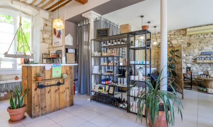 Caroline & Vous Experte Visagiste, Spécialiste Trichologue (maladies du cuir chevelu) : Coiffeur à Eyragues
