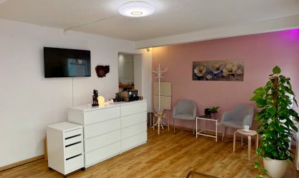Apsara Nails & Beauty: Kosmetikstudio in Nürnberg