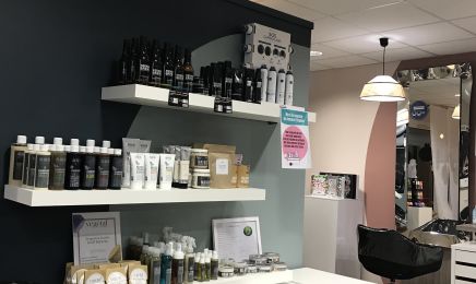 La Tête Ailleurs  : Institut de beauté à Le Bernard