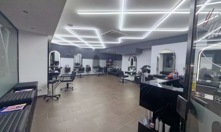 Yasin's Style Hair Lounge: Kosmetikstudio in München
