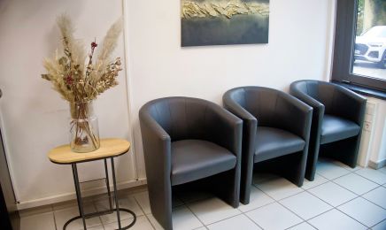 NELOUIM CUT & COLOR: Friseur in Wiesbaden