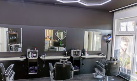 Elke Hofdmann & Husni Barber Shop: Barbershop in Zetel