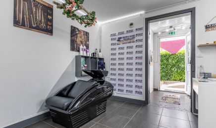 Melany Waddington coiffeuse coloriste et visagiste  : Barbier à Saint-Quentin-de-Baron
