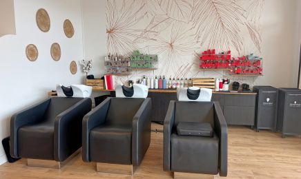 Le Salon by M : Coiffeur à Montayral