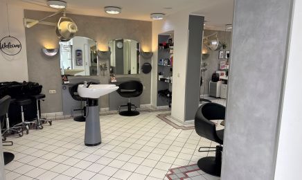 Astrina - Hair & More: Friseur in Passau