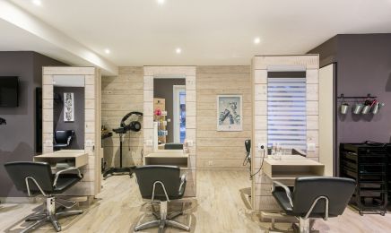 La tête ailleurs : Coiffeur à Plounéventer