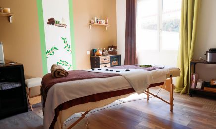 Massage d’ici et d'ailleurs  : Institut de beauté à Espira-de-l'Agly