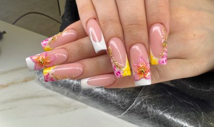 LUXURY Nails & Cosmetic: Nagelstudio in Augsburg