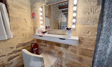 Dans les Yeux de Jeanne ( Dans l'institut Beauté du Sud )  : Institut de beauté à Castillon-du-Gard
