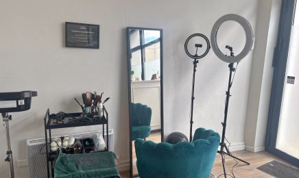 Holy Divine Nails x Mhair Lissage  : Coiffeur à Brest