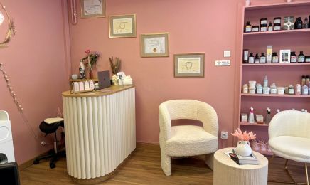 Ongle By M, Rehaussement de cils - Browlift - Nail Art - Pose capsules  : Institut de beauté à Clouange