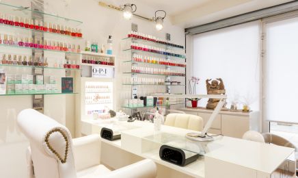 Pause Beauté : Manucure à Fréjus