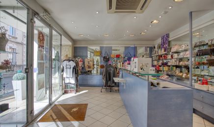 Parfumerie Maud Centre de Beauté  : Coiffeur à Miribel