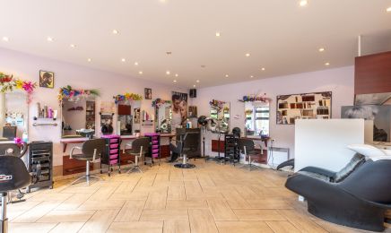 L’Elisée : Coiffeur à Ménilles