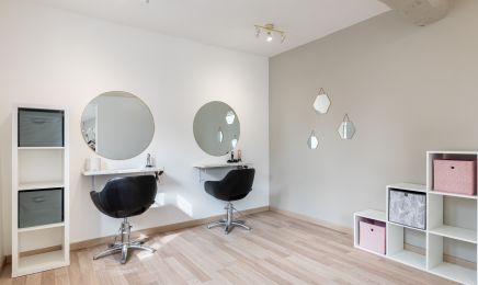 M Beauty : Coiffeur à Bû
