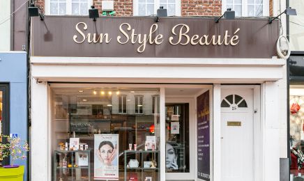 Sun Style Beauté : Manucure à Croix