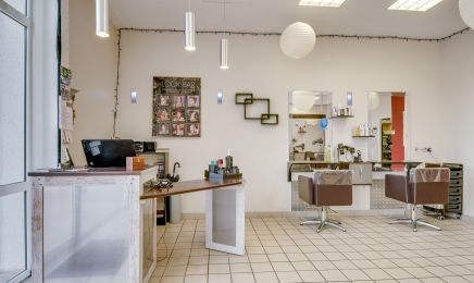 Le Salon by M : Institut de beauté à Montayral