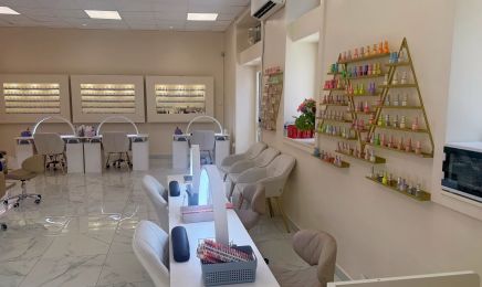 Win Ongles & Cils  : Manucure à Marseille
