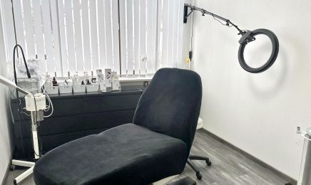 Maximum Nails: Kosmetikstudio in Michelfeld