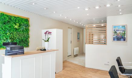 John THOMAS  : Coiffeur à Vichy