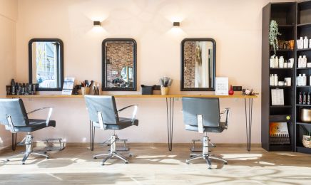 Laura Artisan Coiffeur  : Coiffeur à Périers