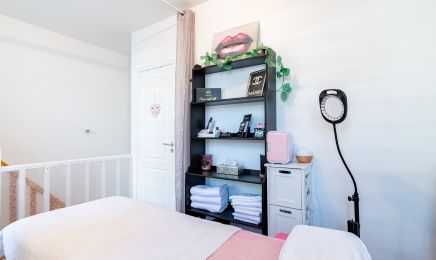Vivy cils le faux : Manucure à Saint-Étienne-de-Montluc