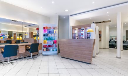 Initial : Coiffeur à Paris