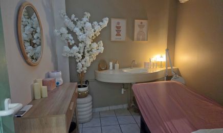M&Vous en Beauté ( INSTITUT CENDRINE ) : Manucure à Saint-Éloy-les-Mines