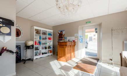 Double Jeu  : Coiffeur à Les Fins