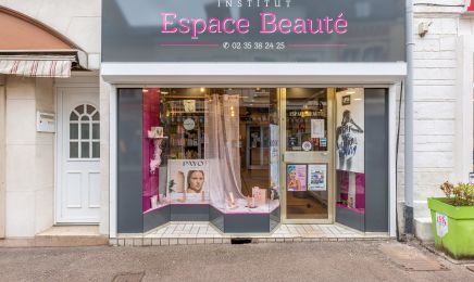 Espace beauté : Manucure à Lillebonne