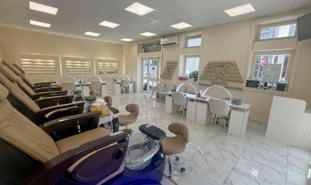Win Ongles & Cils  : Manucure à Marseille