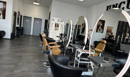 Friseursalon Uncut Campus: Friseur in Unterschleißheim