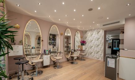 Yoni coiffure spécialiste coloration végétale  Ouvert 7/7 : Coiffeur à Paris