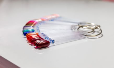 Au fil des cils  : Manucure à Le Muy