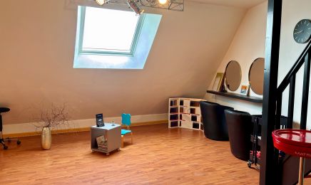 Backstage  : Coiffeur à Betton