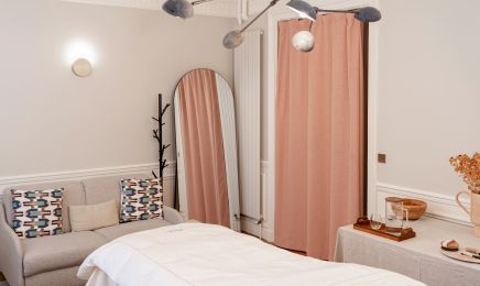 Margaux Latimier Facialiste - Drainage Renata França Massage  : Institut de beauté à Paris