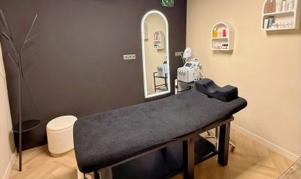 Beauty Studio by EM - Chez Maison Opale : Manucure à Nîmes